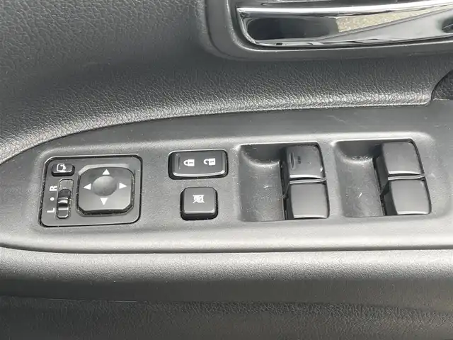三菱 アウトランダー ＰＨＥＶ G セーフティパッケージ 兵庫県 2014(平26)年 11.9万km アメジストブラック (株)IDOMが運営する【じしゃロン西宮店】の自社ローン専用車両になります。こちらは現金またはオートローンご利用時の価格です。自社ローンご希望の方は別途その旨お申付け下さい/＊ETC/＊クルーズコントロールあり/＊フルセグ/＊シートヒーター/＊エアシート/＊横滑り防止装置/＊オートライト/＊レーンキープアシスト/＊衝突被害軽減システム
