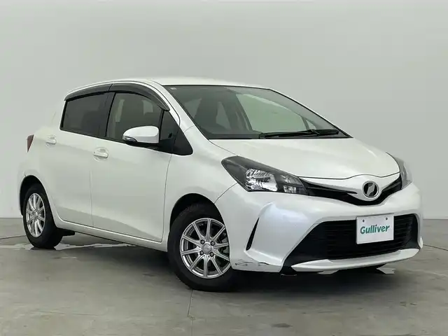 トヨタ ヴィッツ F 富山県 2014(平26)年 2.3万km ホワイトパールクリスタルシャイン 純正ナビ（NSCP-W64）（CD bluetooth）/フルセグTV/バックカメラ/社外AW付きスタッドレスタイヤセット積込み/キーレス /スペアキーは、板キーx1/純正マット・社外バイザー