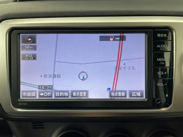 トヨタ ヴィッツ F 富山県 2014(平26)年 2.3万km ホワイトパールクリスタルシャイン 純正ナビ（NSCP-W64）（CD bluetooth）/フルセグTV/バックカメラ/社外AW付きスタッドレスタイヤセット積込み/キーレス /スペアキーは、板キーx1/純正マット・社外バイザー