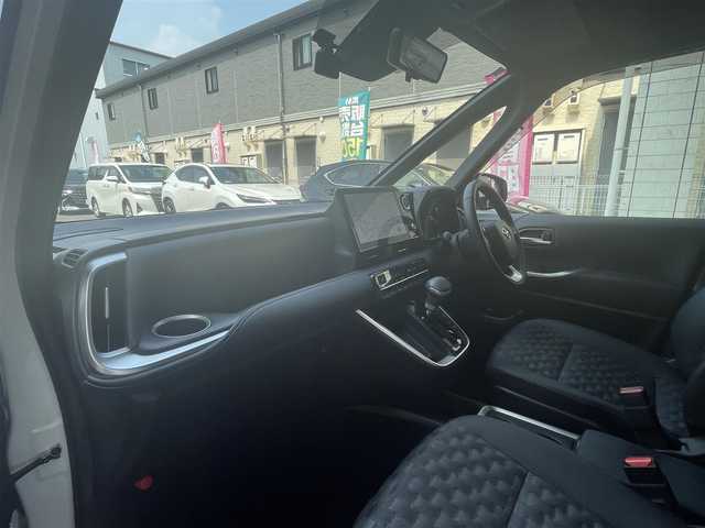 トヨタ ヴォクシー ハイブリッド S－Z 愛知県 2023(令5)年 1万km ホワイトパールクリスタルシャイン モデリスタエアロ/・フロント／サイド／リアアンダー/快適利便パッケージHifh/・ハンズフリー両側パワースライドドア/・ハンズフリーパワーバックドア/・2列目シートヒーター/・2列目オットマン/・ステアリングヒーター/・ナノイーX/ドライビングサポートパッケージ/・デジタルインナーミラー/・ヘッドアップディスプレイ/純正10.5型ディスプレイオーディオプラス/・車載メモリーナビ／DVD／Bluetooth／地デジTV/・Apple Car Play／Android Auto/・USB／HDMI/・ビルトインETC2.0/純正14型有機ELフリップダウンモニター/LEDヘッドライト＆クリアランスランプ/合皮＆ファブリックコンビシート/前席2列目シートヒーター/2列目充電用USBタイプC端子/ラゲッジルームアクセサリーコンセント/純正17インチAW/スマートキー