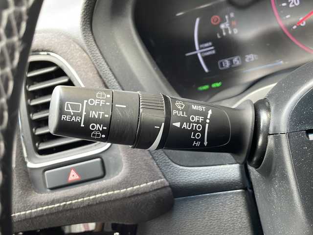 ホンダ ヴェゼル ハイブリッド RS ホンダセンシング 静岡県 2020(令2)年 4.5万km プレミアムクリスタルレッドM ホンダセンシング/・衝突軽減ブレーキ/・レーンキープアシスト/・アクティブクルーズコントロール/・先行車発進お知らせ機能/・リアクティブフォースペダル/・ロードサインアシスト/純正ナビ/・フルセグTV/・CD/DVD/Bluetooth/ラジオ/主要装備/・ハーフレザーシート/・シートヒーター/・ステアリングリモコン/・ETC/・オートホールド/・オートライト/・バックカメラ