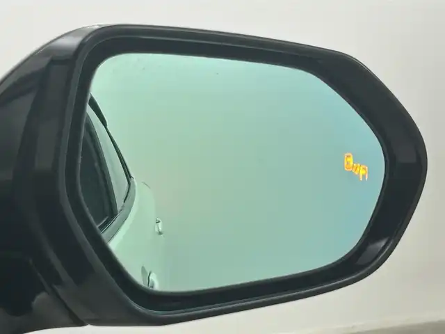 トヨタ プリウス ＰＨＶ A プレミアム 岡山県 2019(平31)年 4.6万km ホワイトパールクリスタルシャイン 純正１１．４インチナビ　/（フルセグTV/Bluetooth/AUX）		/バックカメラ　/黒レザー　/レーダークルーズコントロール　/衝突軽減ブレーキ　/ビルトインＥＴＣ２．０　/ＬＥＤヘッドライト　/ヘッドアップディスプレイ　/ブラインドスポットモニター/前席シートヒーター/シンプルインテリジェントパーキングアシスト/社外ドライブレコーダー/オートハイビーム