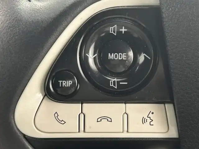 トヨタ プリウス ＰＨＶ A プレミアム 岡山県 2019(平31)年 4.6万km ホワイトパールクリスタルシャイン 純正１１．４インチナビ　/（フルセグTV/Bluetooth/AUX）		/バックカメラ　/黒レザー　/レーダークルーズコントロール　/衝突軽減ブレーキ　/ビルトインＥＴＣ２．０　/ＬＥＤヘッドライト　/ヘッドアップディスプレイ　/ブラインドスポットモニター/前席シートヒーター/シンプルインテリジェントパーキングアシスト/社外ドライブレコーダー/オートハイビーム