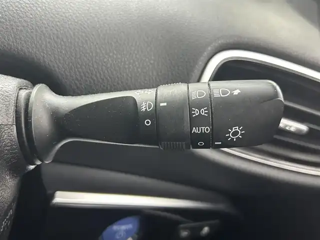 トヨタ プリウス ＰＨＶ A プレミアム 岡山県 2019(平31)年 4.6万km ホワイトパールクリスタルシャイン 純正１１．４インチナビ　/（フルセグTV/Bluetooth/AUX）		/バックカメラ　/黒レザー　/レーダークルーズコントロール　/衝突軽減ブレーキ　/ビルトインＥＴＣ２．０　/ＬＥＤヘッドライト　/ヘッドアップディスプレイ　/ブラインドスポットモニター/前席シートヒーター/シンプルインテリジェントパーキングアシスト/社外ドライブレコーダー/オートハイビーム