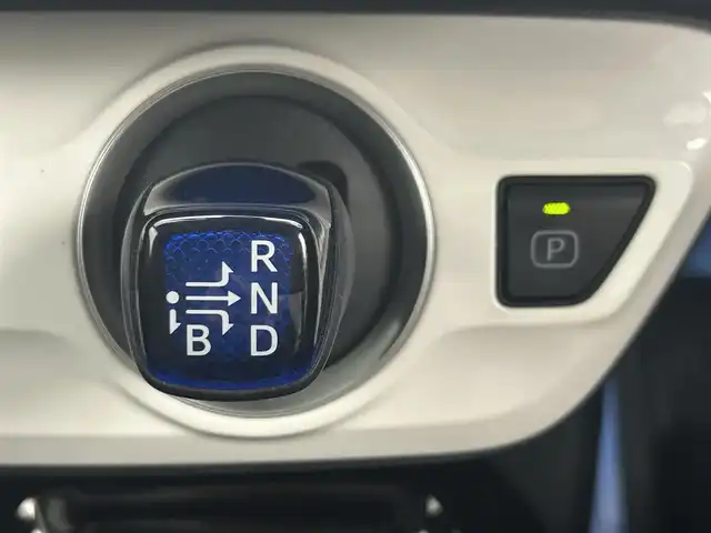トヨタ プリウス ＰＨＶ A プレミアム 岡山県 2019(平31)年 4.6万km ホワイトパールクリスタルシャイン 純正１１．４インチナビ　/（フルセグTV/Bluetooth/AUX）		/バックカメラ　/黒レザー　/レーダークルーズコントロール　/衝突軽減ブレーキ　/ビルトインＥＴＣ２．０　/ＬＥＤヘッドライト　/ヘッドアップディスプレイ　/ブラインドスポットモニター/前席シートヒーター/シンプルインテリジェントパーキングアシスト/社外ドライブレコーダー/オートハイビーム