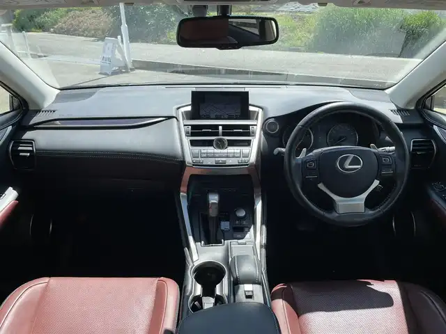レクサス ＮＸ 200t バージョンL 富山県 2014(平26)年 6.3万km マーキュリーグレーマイカ 〇純正ナビ/〇フルセグTV/〇バックカメラ/〇ビルトインETC/〇ターボ/〇パワーバッグドア/〇LEDヘッドランプ/〇オートライト/〇フォグランプ/〇純正18インチアルミ/〇革巻きステアリング/〇ステアリングヒーター/〇パドルシフト/〇左右独立オートエアコン/〇革シート/〇シートヒーター/〇シートベンチレーション/〇パワーシート/〇スマートエントリー/〇禁煙車