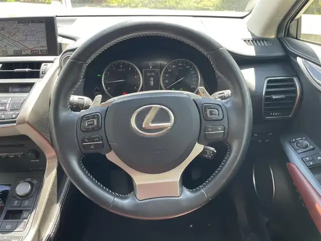 レクサス ＮＸ 200t バージョンL 富山県 2014(平26)年 6.3万km マーキュリーグレーマイカ 〇純正ナビ/〇フルセグTV/〇バックカメラ/〇ビルトインETC/〇ターボ/〇パワーバッグドア/〇LEDヘッドランプ/〇オートライト/〇フォグランプ/〇純正18インチアルミ/〇革巻きステアリング/〇ステアリングヒーター/〇パドルシフト/〇左右独立オートエアコン/〇革シート/〇シートヒーター/〇シートベンチレーション/〇パワーシート/〇スマートエントリー/〇禁煙車