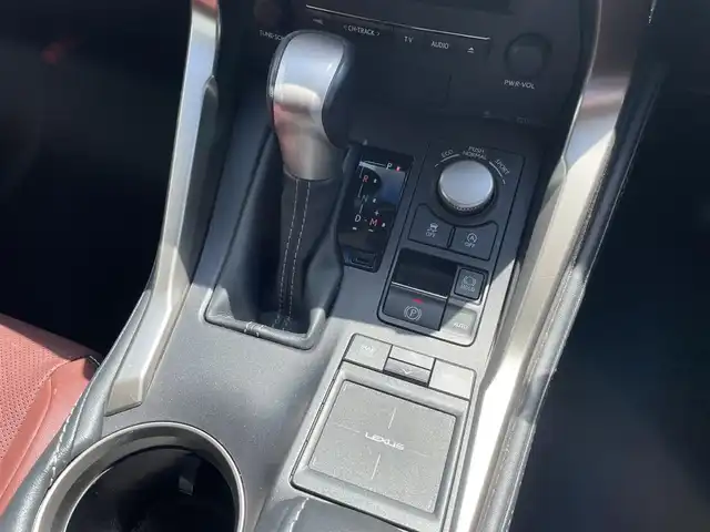 レクサス ＮＸ 200t バージョンL 富山県 2014(平26)年 6.3万km マーキュリーグレーマイカ 〇純正ナビ/〇フルセグTV/〇バックカメラ/〇ビルトインETC/〇ターボ/〇パワーバッグドア/〇LEDヘッドランプ/〇オートライト/〇フォグランプ/〇純正18インチアルミ/〇革巻きステアリング/〇ステアリングヒーター/〇パドルシフト/〇左右独立オートエアコン/〇革シート/〇シートヒーター/〇シートベンチレーション/〇パワーシート/〇スマートエントリー/〇禁煙車