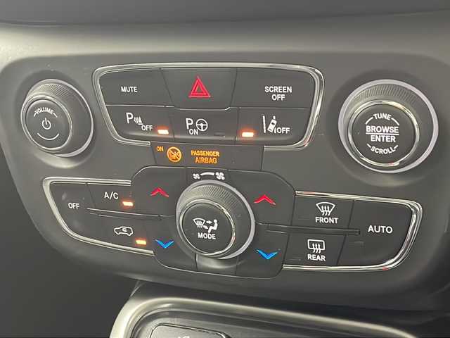 クライスラー・ジープ ジープ コンパス ロンジチュード 岐阜県 2020(令2)年 5.7万km 黒 純正ナビ/AM/FM/bluetooth/USB/AUX/ワンセグTV/バックカメラ/衝突軽減ブレーキ/ブラインドスポットモニター/レーダークルーズコントロール/ドライブレコーダー/コーナーセンサー/ParkSence/ステアリングリモコン/革巻きステアリング/電動パーキングブレーキ/スマートキー/スペアキー/プッシュスタート/オートライト/シガーライター