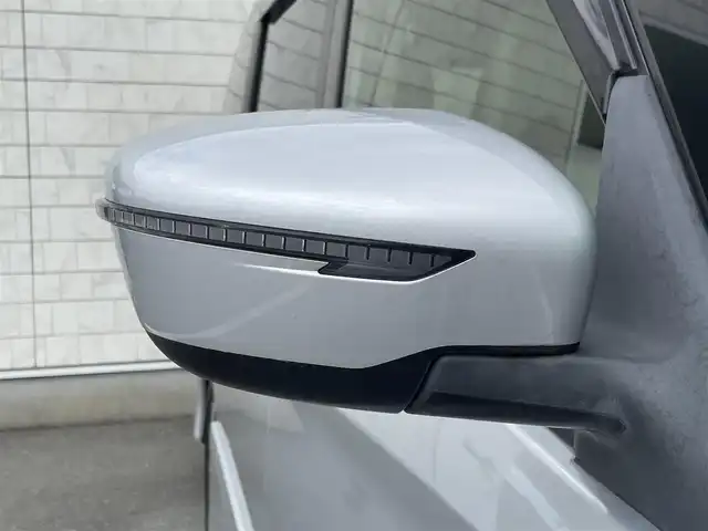 日産 セレナ ハイウェイスター Vセレクション 福岡県 2018(平30)年 5.4万km ブリリアントシルバー 純正9型SDナビ(フルセグTV/CD/DVD/BT)バックカメラコーナーセンサー両側パワスラノーマルクルコンドラレコETCUSB純正フロアマット純正LEDヘッドライト純正アルミホイールプッシュスタートスマートキー