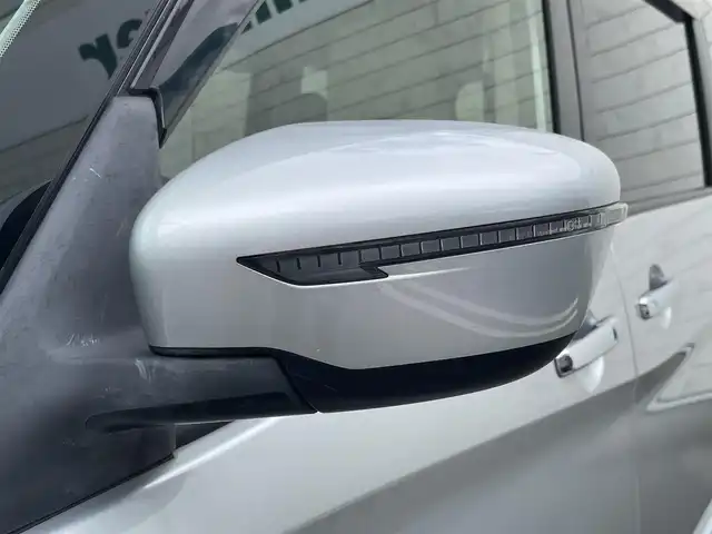 日産 セレナ ハイウェイスター Vセレクション 福岡県 2018(平30)年 5.4万km ブリリアントシルバー 純正9型SDナビ(フルセグTV/CD/DVD/BT)バックカメラコーナーセンサー両側パワスラノーマルクルコンドラレコETCUSB純正フロアマット純正LEDヘッドライト純正アルミホイールプッシュスタートスマートキー