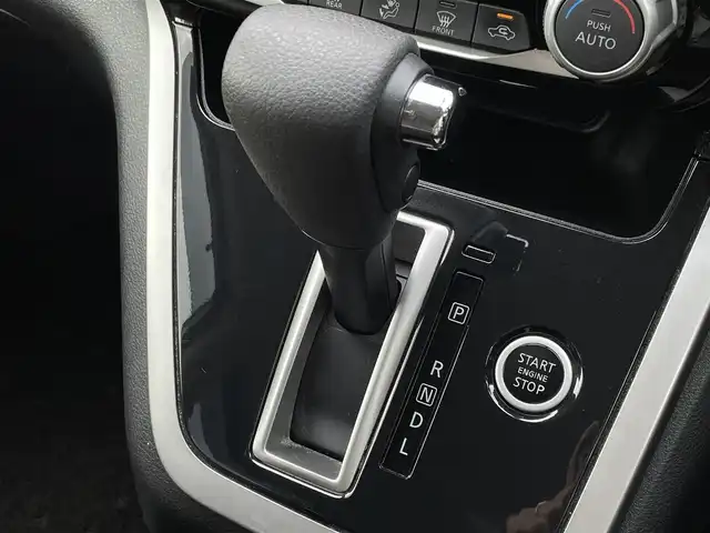 日産 セレナ ハイウェイスター Vセレクション 福岡県 2018(平30)年 5.4万km ブリリアントシルバー 純正9型SDナビ(フルセグTV/CD/DVD/BT)バックカメラコーナーセンサー両側パワスラノーマルクルコンドラレコETCUSB純正フロアマット純正LEDヘッドライト純正アルミホイールプッシュスタートスマートキー