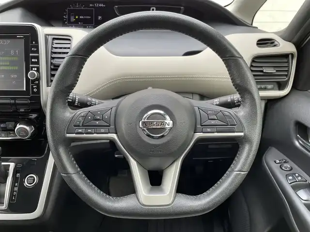 日産 セレナ ハイウェイスター Vセレクション 福岡県 2018(平30)年 5.4万km ブリリアントシルバー 純正9型SDナビ(フルセグTV/CD/DVD/BT)バックカメラコーナーセンサー両側パワスラノーマルクルコンドラレコETCUSB純正フロアマット純正LEDヘッドライト純正アルミホイールプッシュスタートスマートキー