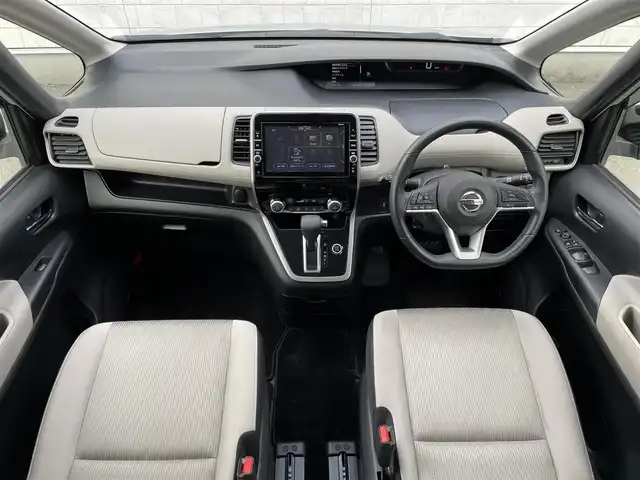 日産 セレナ ハイウェイスター Vセレクション 福岡県 2018(平30)年 5.4万km ブリリアントシルバー 純正9型SDナビ(フルセグTV/CD/DVD/BT)バックカメラコーナーセンサー両側パワスラノーマルクルコンドラレコETCUSB純正フロアマット純正LEDヘッドライト純正アルミホイールプッシュスタートスマートキー