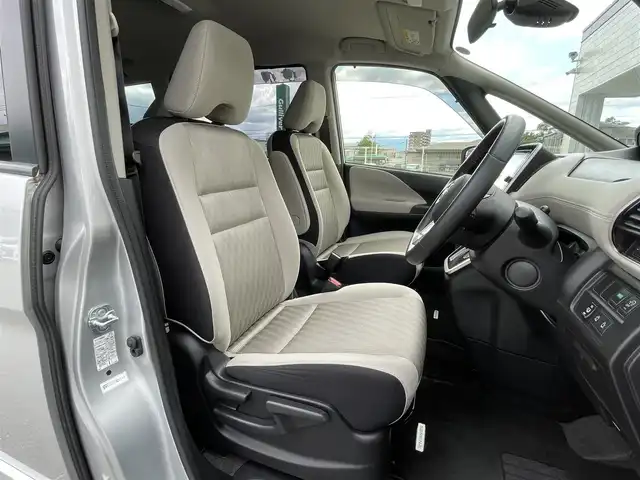 日産 セレナ ハイウェイスター Vセレクション 福岡県 2018(平30)年 5.4万km ブリリアントシルバー 純正9型SDナビ(フルセグTV/CD/DVD/BT)バックカメラコーナーセンサー両側パワスラノーマルクルコンドラレコETCUSB純正フロアマット純正LEDヘッドライト純正アルミホイールプッシュスタートスマートキー