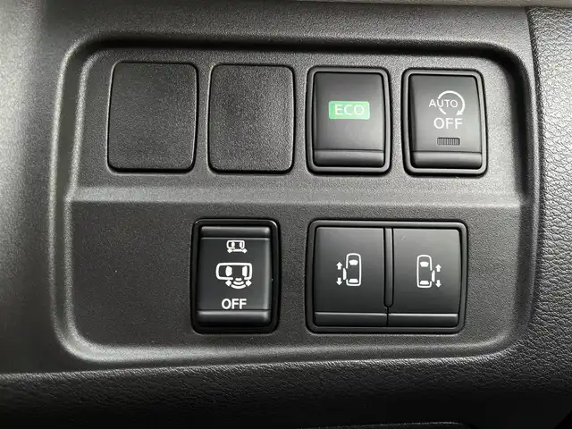 日産 セレナ ハイウェイスター Vセレクション 福岡県 2018(平30)年 5.4万km ブリリアントシルバー 純正9型SDナビ(フルセグTV/CD/DVD/BT)バックカメラコーナーセンサー両側パワスラノーマルクルコンドラレコETCUSB純正フロアマット純正LEDヘッドライト純正アルミホイールプッシュスタートスマートキー