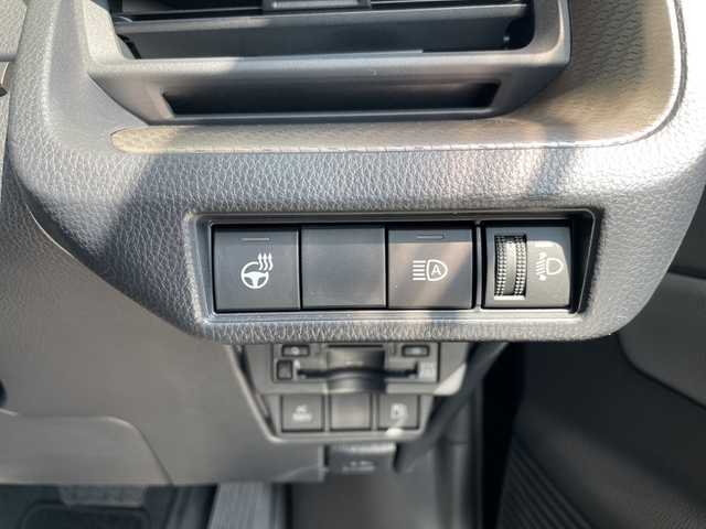 トヨタ プリウス U 愛知県 2023(令5)年 1.5万km アティチュードブラックマイカ トヨタセーフティセンス/モデリスタエアロ/純正ディズプレイオーディオ　ナビ機能なし/レーダークルーズコントロール/シートヒーター/バックカメラ/コーナーセンサー/純正アルミホイール/ETC2.0/ブラインドスポットモニター/LEDヘッドライト/ステアリングヒーター/オートマチックハイビーム/ドライブレコーダー/ステアリングスイッチ/スマートキー/プッシュスタート