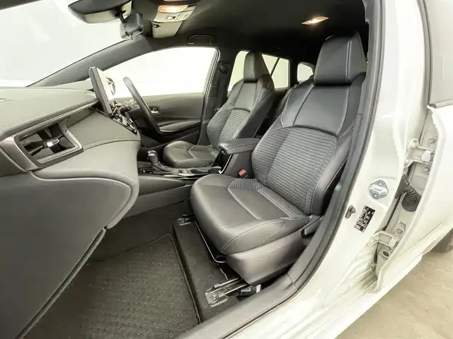 トヨタ カローラツーリング ハイブリッド ダブルバイビー 滋賀県 2020(令2)年 9.3万km ホワイトパールクリスタルシャイン 純正８インチナビ/（Bluetooth/USB/Miracast/フルセグTV）/バックカメラ/コーナーセンサー/追従型クルーズコントロール/電動パーキングブレーキ/衝突軽減装置/LEDライト/オートハイビーム/ハーフレザーシート/ビルトインＥＴＣ/プッシュスタート/スマートキー/オートホールド/ステアリングリモコン/オートライト