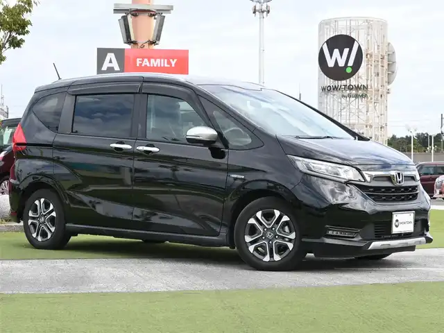 ホンダ フリード＋ ハイブリット クロスター ホンダセンシング 千葉県 2021(令3)年 3.1万km クリスタルブラックパール 185/65R15/ホンダセンシング/・衝突軽減ブレーキ（CMBS）/・車線維持支援システム（LKAS）/・アダプティブクルーズコントロール（ACC）/・後方誤発進抑制機能/・誤発進抑制機能/両側パワースライドドア/純正メモリーナビ/地デジTV/【DVD/CD再生機能　Bluetooth接続】/バックカメラ/ドライブレコーダー/ハーフレザーシート/前席シートヒーター/革巻きステアリング/ETC/LEDヘッドライト/コーナーセンサー/純正15インチアルミホイル/サイド/カーテンエアバッグ/Honda スマートキー