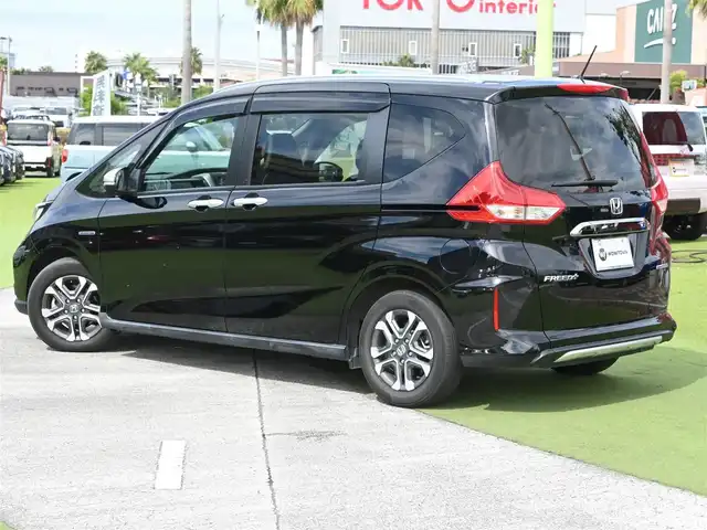 ホンダ フリード＋ ハイブリット クロスター ホンダセンシング 千葉県 2021(令3)年 3.1万km クリスタルブラックパール 185/65R15/ホンダセンシング/・衝突軽減ブレーキ（CMBS）/・車線維持支援システム（LKAS）/・アダプティブクルーズコントロール（ACC）/・後方誤発進抑制機能/・誤発進抑制機能/両側パワースライドドア/純正メモリーナビ/地デジTV/【DVD/CD再生機能　Bluetooth接続】/バックカメラ/ドライブレコーダー/ハーフレザーシート/前席シートヒーター/革巻きステアリング/ETC/LEDヘッドライト/コーナーセンサー/純正15インチアルミホイル/サイド/カーテンエアバッグ/Honda スマートキー