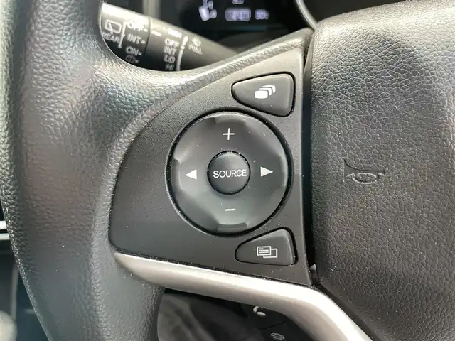 ホンダ フィット 13G L ホンダセンシング 鹿児島県 2018(平30)年 6.2万km プラチナホワイトパール 禁煙　/ホンダセンシング　/○衝突軽減ブレーキ　/○誤発進抑制機能　/○車線維持支援システム/○先行車発進お知らせ機能/○標識認識機能/ディスプレイオーディオ　/バックカメラ　/追従型クルーズコントロール　/前後ドライブレコーダー　/純正ドアバイザー　/純正フロアマット　/ＥＴＣ　/ＬＥＤヘッドライト/オートライト