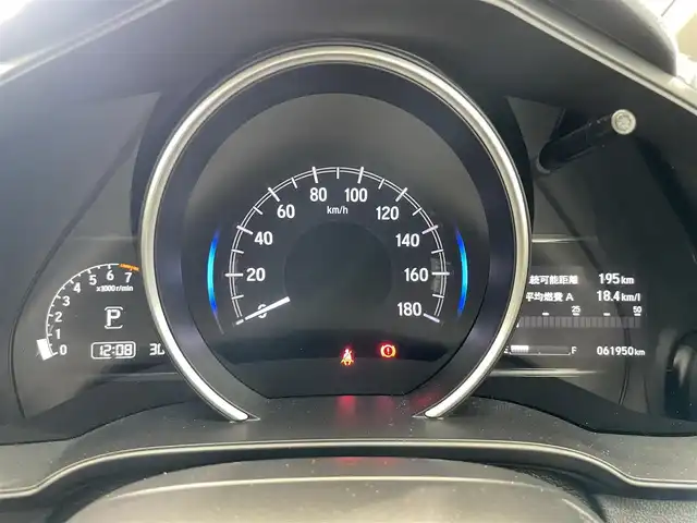 ホンダ フィット 13G L ホンダセンシング 鹿児島県 2018(平30)年 6.2万km プラチナホワイトパール 禁煙　/ホンダセンシング　/○衝突軽減ブレーキ　/○誤発進抑制機能　/○車線維持支援システム/○先行車発進お知らせ機能/○標識認識機能/ディスプレイオーディオ　/バックカメラ　/追従型クルーズコントロール　/前後ドライブレコーダー　/純正ドアバイザー　/純正フロアマット　/ＥＴＣ　/ＬＥＤヘッドライト/オートライト