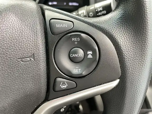 ホンダ フィット 13G L ホンダセンシング 鹿児島県 2018(平30)年 6.2万km プラチナホワイトパール 禁煙　/ホンダセンシング　/○衝突軽減ブレーキ　/○誤発進抑制機能　/○車線維持支援システム/○先行車発進お知らせ機能/○標識認識機能/ディスプレイオーディオ　/バックカメラ　/追従型クルーズコントロール　/前後ドライブレコーダー　/純正ドアバイザー　/純正フロアマット　/ＥＴＣ　/ＬＥＤヘッドライト/オートライト