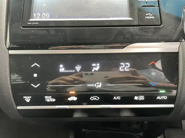 ホンダ フィット 13G L ホンダセンシング 鹿児島県 2018(平30)年 6.2万km プラチナホワイトパール 禁煙　/ホンダセンシング　/○衝突軽減ブレーキ　/○誤発進抑制機能　/○車線維持支援システム/○先行車発進お知らせ機能/○標識認識機能/ディスプレイオーディオ　/バックカメラ　/追従型クルーズコントロール　/前後ドライブレコーダー　/純正ドアバイザー　/純正フロアマット　/ＥＴＣ　/ＬＥＤヘッドライト/オートライト