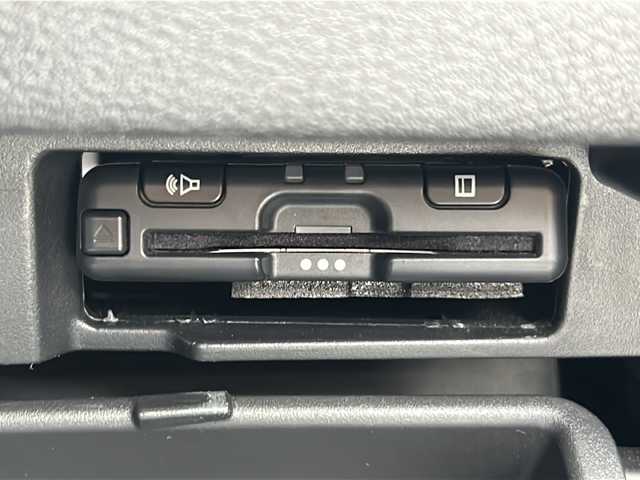 日産 セレナ ハイウェイスター V 三重県 2019(令1)年 4.7万km ブリリアントホワイトパール 純正9型ナビ /バックカメラ /BSM /両側パワースライドドア /ETC /前後コーナーセンサー /クルーズコントロール /衝突軽減ブレーキ /USB給電/LEDヘッドライト /オートライト /革巻きステアリング /ステアリングスイッチ/電動格納ミラー/禁煙車