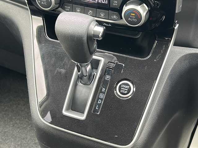 日産 セレナ ハイウェイスター V 三重県 2019(令1)年 4.7万km ブリリアントホワイトパール 純正9型ナビ /バックカメラ /BSM /両側パワースライドドア /ETC /前後コーナーセンサー /クルーズコントロール /衝突軽減ブレーキ /USB給電/LEDヘッドライト /オートライト /革巻きステアリング /ステアリングスイッチ/電動格納ミラー/禁煙車