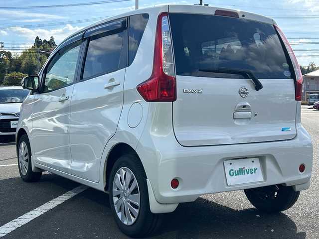 日産 デイズ X 鹿児島県 2014(平26)年 6.5万km ホワイトパール 純正ナビ/（Bluetooth/CD/DVD）/アラウンドビューモニター/アイドリングストップ/純正フロアマット/ドアバイザー/パワーウィンドウ/パワーステアリング/スマートキー/スペアキー×１