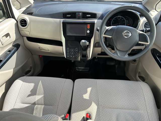 日産 デイズ X 鹿児島県 2014(平26)年 6.5万km ホワイトパール 純正ナビ/（Bluetooth/CD/DVD）/アラウンドビューモニター/アイドリングストップ/純正フロアマット/ドアバイザー/パワーウィンドウ/パワーステアリング/スマートキー/スペアキー×１