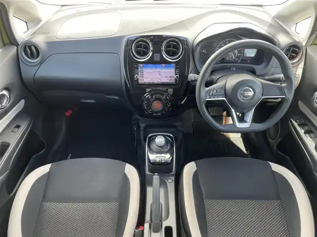 日産 ノート e－パワー X 福岡県 2017(平29)年 7.7万km オリーブグリーン 純正ナビ（ＭＭ３１６Ｄ－Ｗ）/フルセグTV/CD/DVD/BT/SD/AUX/AM/FM/アラウンドビューモニター/スマートルームミラー/エマージェンシーブレーキ/ＥＴＣ/ステアリングリモコン/スマートキー/プッシュスタート