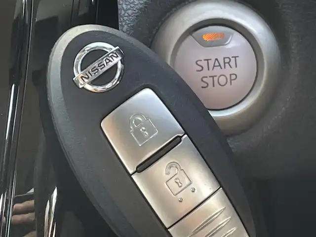 日産 ノート e－パワー X 福岡県 2017(平29)年 7.7万km オリーブグリーン 純正ナビ（ＭＭ３１６Ｄ－Ｗ）/フルセグTV/CD/DVD/BT/SD/AUX/AM/FM/アラウンドビューモニター/スマートルームミラー/エマージェンシーブレーキ/ＥＴＣ/ステアリングリモコン/スマートキー/プッシュスタート