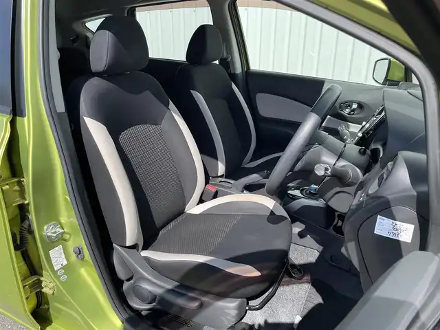 日産 ノート e－パワー X 福岡県 2017(平29)年 7.7万km オリーブグリーン 純正ナビ（ＭＭ３１６Ｄ－Ｗ）/フルセグTV/CD/DVD/BT/SD/AUX/AM/FM/アラウンドビューモニター/スマートルームミラー/エマージェンシーブレーキ/ＥＴＣ/ステアリングリモコン/スマートキー/プッシュスタート