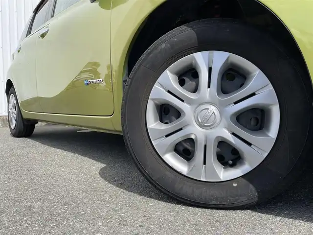 日産 ノート e－パワー X 福岡県 2017(平29)年 7.7万km オリーブグリーン 純正ナビ（ＭＭ３１６Ｄ－Ｗ）/フルセグTV/CD/DVD/BT/SD/AUX/AM/FM/アラウンドビューモニター/スマートルームミラー/エマージェンシーブレーキ/ＥＴＣ/ステアリングリモコン/スマートキー/プッシュスタート