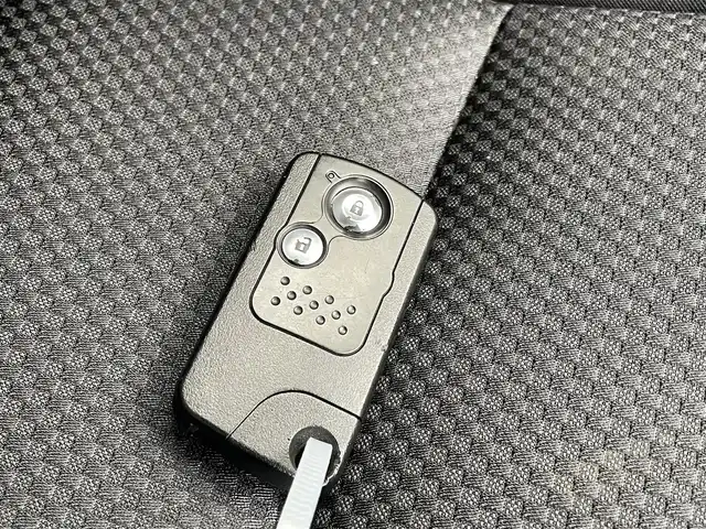 ホンダ ＣＲ－Ｚ αブラックレーベル 千葉県 2013(平25)年 6.3万km プレミアムホワイトパール 純正HDDナビ/・CD/DVD/MSV/ワンセグTV/バックカメラ/クルーズコントロール/スマートキー/パドルシフト/純正キセノンヘッドライト/フォグランプ/社外ドライブレコーダー/ビルトインETC/純正16インチアルミホイール/本革巻きステアリング/ドアバイザー/オートライト