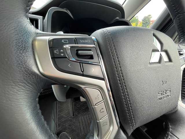 三菱 デリカＤ：５ ジャスパー 静岡県 2023(令5)年 5.6万km グラファイトグレーメタリック/ブラックマイカ ●社外ナビ/（フルセグ/CD/DVD/Bluetooth）/(19AVNJ)/●全方位カメラ/●12.8インチ社外フリップダウンモニター/●アダプティブクルーズコントロール/●三菱E-ASSIST/●レーンキープアシスト/●ブラインドスポットモニター/●後側方車両検知警報システム/●オートブレーキホールド/●電動サイドパーキング/●LEDヘッドライト/●オートライト/●オートマチックハイビーム/●フォグランプ/●革巻きステアリング/●ステアリングスイッチ/●パドルシフト/●ステアリングヒーター/●電動格納ウインカーミラー/●ETC/●運転席パワーシート/●運転席＆助手席シートヒーター/●純正フロアマット/●ドアバイザー/●前後ドライブレコーダー/●電動サイドステップ/●自動防眩ミラー/●ISOFIX/●プッシュスタート/●スマートキー/●社外18インチアルミホイール/●W+サイド+ニー+カーテンSRS+ABS/●保証書/●取扱説明書