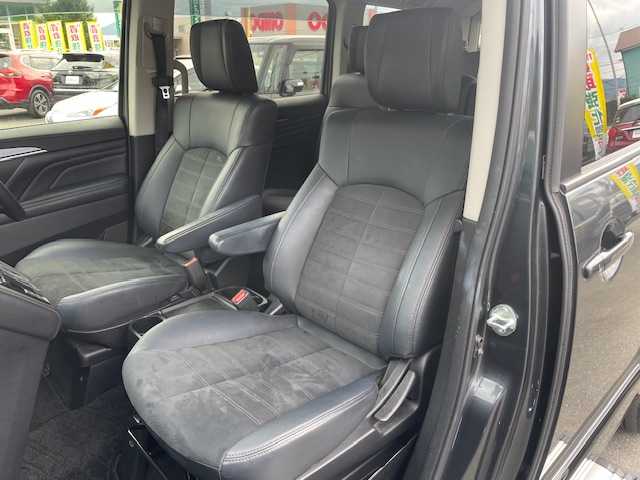 三菱 デリカＤ：５ ジャスパー 静岡県 2023(令5)年 5.6万km グラファイトグレーメタリック/ブラックマイカ ●社外ナビ/（フルセグ/CD/DVD/Bluetooth）/(19AVNJ)/●全方位カメラ/●12.8インチ社外フリップダウンモニター/●アダプティブクルーズコントロール/●三菱E-ASSIST/●レーンキープアシスト/●ブラインドスポットモニター/●後側方車両検知警報システム/●オートブレーキホールド/●電動サイドパーキング/●LEDヘッドライト/●オートライト/●オートマチックハイビーム/●フォグランプ/●革巻きステアリング/●ステアリングスイッチ/●パドルシフト/●ステアリングヒーター/●電動格納ウインカーミラー/●ETC/●運転席パワーシート/●運転席＆助手席シートヒーター/●純正フロアマット/●ドアバイザー/●前後ドライブレコーダー/●電動サイドステップ/●自動防眩ミラー/●ISOFIX/●プッシュスタート/●スマートキー/●社外18インチアルミホイール/●W+サイド+ニー+カーテンSRS+ABS/●保証書/●取扱説明書