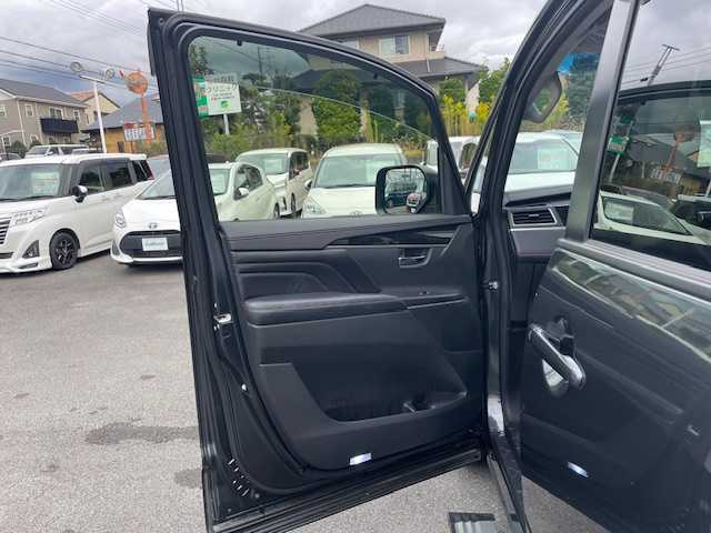 三菱 デリカＤ：５ ジャスパー 静岡県 2023(令5)年 5.6万km グラファイトグレーメタリック/ブラックマイカ ●社外ナビ/（フルセグ/CD/DVD/Bluetooth）/(19AVNJ)/●全方位カメラ/●12.8インチ社外フリップダウンモニター/●アダプティブクルーズコントロール/●三菱E-ASSIST/●レーンキープアシスト/●ブラインドスポットモニター/●後側方車両検知警報システム/●オートブレーキホールド/●電動サイドパーキング/●LEDヘッドライト/●オートライト/●オートマチックハイビーム/●フォグランプ/●革巻きステアリング/●ステアリングスイッチ/●パドルシフト/●ステアリングヒーター/●電動格納ウインカーミラー/●ETC/●運転席パワーシート/●運転席＆助手席シートヒーター/●純正フロアマット/●ドアバイザー/●前後ドライブレコーダー/●電動サイドステップ/●自動防眩ミラー/●ISOFIX/●プッシュスタート/●スマートキー/●社外18インチアルミホイール/●W+サイド+ニー+カーテンSRS+ABS/●保証書/●取扱説明書