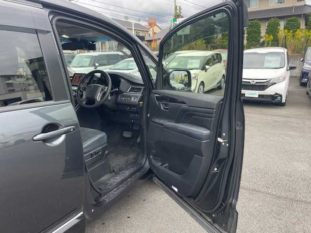 三菱 デリカＤ：５ ジャスパー 静岡県 2023(令5)年 5.6万km グラファイトグレーメタリック/ブラックマイカ ●社外ナビ/（フルセグ/CD/DVD/Bluetooth）/(19AVNJ)/●全方位カメラ/●12.8インチ社外フリップダウンモニター/●アダプティブクルーズコントロール/●三菱E-ASSIST/●レーンキープアシスト/●ブラインドスポットモニター/●後側方車両検知警報システム/●オートブレーキホールド/●電動サイドパーキング/●LEDヘッドライト/●オートライト/●オートマチックハイビーム/●フォグランプ/●革巻きステアリング/●ステアリングスイッチ/●パドルシフト/●ステアリングヒーター/●電動格納ウインカーミラー/●ETC/●運転席パワーシート/●運転席＆助手席シートヒーター/●純正フロアマット/●ドアバイザー/●前後ドライブレコーダー/●電動サイドステップ/●自動防眩ミラー/●ISOFIX/●プッシュスタート/●スマートキー/●社外18インチアルミホイール/●W+サイド+ニー+カーテンSRS+ABS/●保証書/●取扱説明書