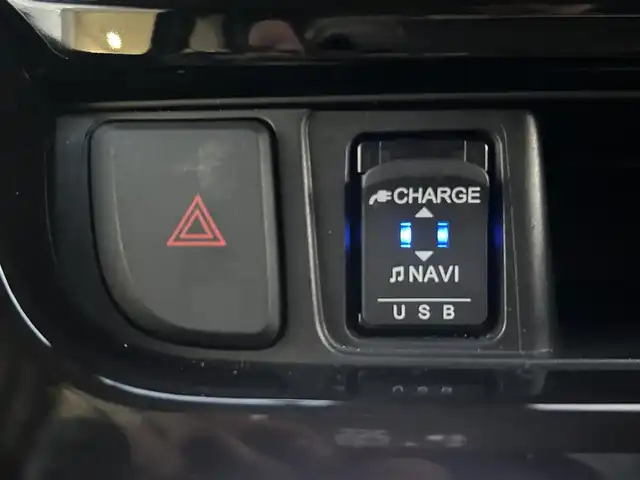 スバル ステラ カスタム RS スマートアシスト 富山県 2019(令1)年 3.5万km パールホワイトⅢ ナビ/フルセグTV/Bluetooth/バックカメラ/純正AW15インチ/スマートキー/ETC/LEDヘッドライト/シートヒーター/横滑り防止装置/衝突軽減ブレーキ/オートハイビーム