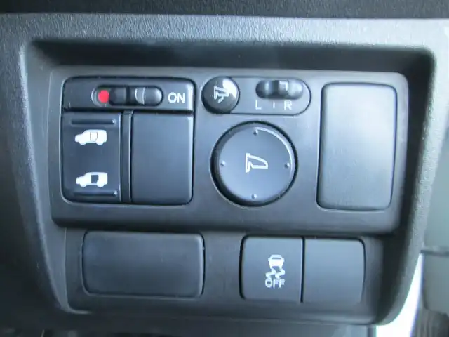 ホンダ フリード スパイク ハイブリット ジャストセレクション 千葉県 2013(平25)年 12.4万km ホワイトオーキッドパール 無限フルエアロ/社外HDDナビ、フルセグTV/バックカメラ/オーディオ【CD/DVD/BT/MSV】/パワースライドドア/HIDヘッドライト/無限イルミネーショングリル/無限フロアマット/無限ドアバイザー/無限16インチホイール/純正ビルドインETC/クルーズコントロール/ステアリングリモコン/新車保証書/取扱説明書/スペアキー