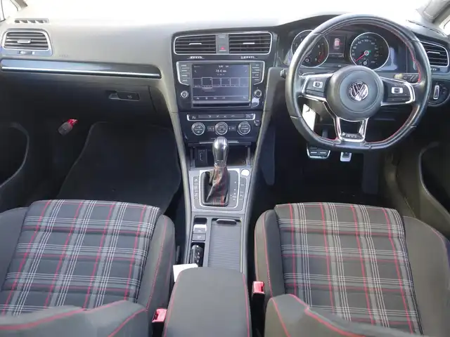 フォルクスワーゲン ゴルフ ＧＴＩ 静岡県 2014(平26)年 10万km 白 禁煙車/DCCパッケージ/　アダプティブシャシーコントロール/　18インチAW/ディスカバープロナビゲーション/　8インチディスプレイ/　DVD・CD・BT・SD・フルセグTV/　ビルトインETC/　バックカメラ/プリクラッシュ ブレーキシステム/アダプティブクルーズコントロール/レーンキープアシスト/パークディスタンスコントロール（フロント/リア）/プロアクティブオキュパントプロテクション/HIDヘッドライト/オートライト/スマートエントリー/純正フロアマット/ドアバイザー