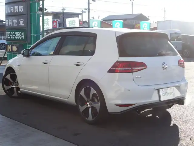 フォルクスワーゲン ゴルフ ＧＴＩ 静岡県 2014(平26)年 10万km 白 禁煙車/DCCパッケージ/　アダプティブシャシーコントロール/　18インチAW/ディスカバープロナビゲーション/　8インチディスプレイ/　DVD・CD・BT・SD・フルセグTV/　ビルトインETC/　バックカメラ/プリクラッシュ ブレーキシステム/アダプティブクルーズコントロール/レーンキープアシスト/パークディスタンスコントロール（フロント/リア）/プロアクティブオキュパントプロテクション/HIDヘッドライト/オートライト/スマートエントリー/純正フロアマット/ドアバイザー