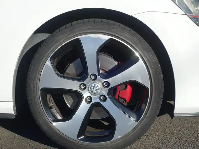 フォルクスワーゲン ゴルフ ＧＴＩ 静岡県 2014(平26)年 10万km 白 禁煙車/DCCパッケージ/　アダプティブシャシーコントロール/　18インチAW/ディスカバープロナビゲーション/　8インチディスプレイ/　DVD・CD・BT・SD・フルセグTV/　ビルトインETC/　バックカメラ/プリクラッシュ ブレーキシステム/アダプティブクルーズコントロール/レーンキープアシスト/パークディスタンスコントロール（フロント/リア）/プロアクティブオキュパントプロテクション/HIDヘッドライト/オートライト/スマートエントリー/純正フロアマット/ドアバイザー