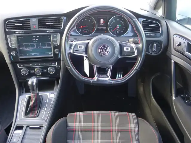 フォルクスワーゲン ゴルフ ＧＴＩ 静岡県 2014(平26)年 10万km 白 禁煙車/DCCパッケージ/　アダプティブシャシーコントロール/　18インチAW/ディスカバープロナビゲーション/　8インチディスプレイ/　DVD・CD・BT・SD・フルセグTV/　ビルトインETC/　バックカメラ/プリクラッシュ ブレーキシステム/アダプティブクルーズコントロール/レーンキープアシスト/パークディスタンスコントロール（フロント/リア）/プロアクティブオキュパントプロテクション/HIDヘッドライト/オートライト/スマートエントリー/純正フロアマット/ドアバイザー