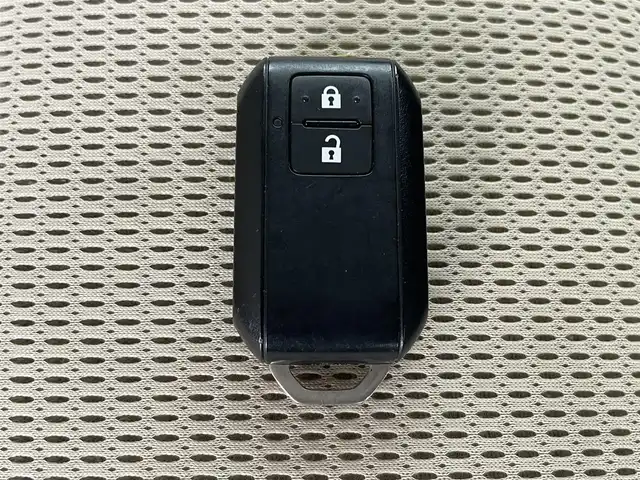 スズキ ジムニー シエラ JC 富山県 2018(平30)年 3.2万km シフォンアイボリーメタリックブラック2トーンルーフ ワンオーナー/4WD/社外ナビ【AVIC-RWS901】/（AM/FM/CD/DVD/SD/BT）/フルセグTV/衝突被害軽減ブレーキ/クルーズコントロール/レーンキープアシスト/オートマチックハイビーム/前席シートヒーター/ETC/ドライブレコーダー/スマートキー/プッシュスタート/シートカバー/純正フロアマット/純正１５インチAW/取扱説明書/保証書