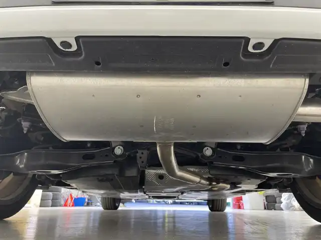 トヨタ プリウス Z 滋賀県 2023(令5)年 0.7万km プラチナホワイトパールマイカ 12.3インチ純正ナビ/Bluetooth/USB/Miracast/フルセグ/本革シート/パワーシート（D）/シートヒーター（D/N）/ベンチレーション（D/N）/ステアリングヒーター/パワーリアゲート/純正デジタルインナーミラー/前後ソナー/アドバンストパーキング/パノラミックビュー/BSM/電動パーキングブレーキ/オートブレーキホールド/オートライト/オートハイビーム/LEDヘッドライト/AC100V/ビルトインETC2.0/置くだけ充電