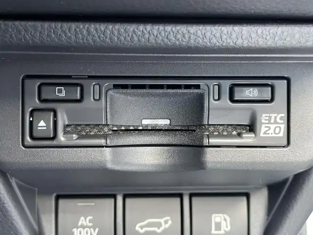 トヨタ プリウス Z 滋賀県 2023(令5)年 0.7万km プラチナホワイトパールマイカ 12.3インチ純正ナビ/Bluetooth/USB/Miracast/フルセグ/本革シート/パワーシート（D）/シートヒーター（D/N）/ベンチレーション（D/N）/ステアリングヒーター/パワーリアゲート/純正デジタルインナーミラー/前後ソナー/アドバンストパーキング/パノラミックビュー/BSM/電動パーキングブレーキ/オートブレーキホールド/オートライト/オートハイビーム/LEDヘッドライト/AC100V/ビルトインETC2.0/置くだけ充電